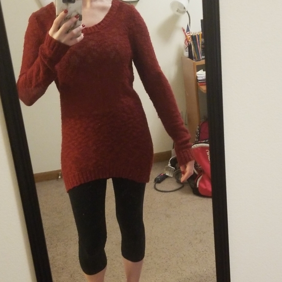 Red sweater - Picture 3 of 7